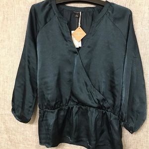 NWT. Banana Republic Emerald Green Blouse.